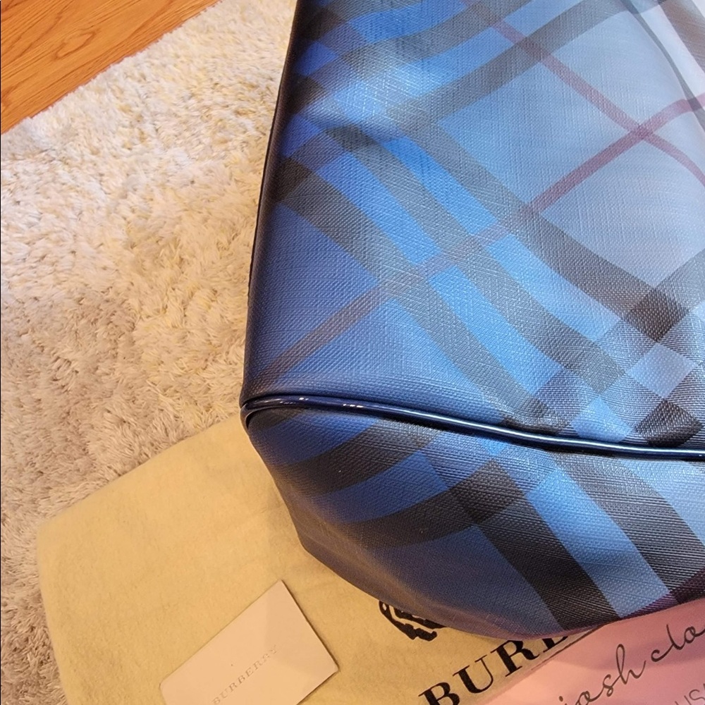 Burberry tote - Picture 7 of 11